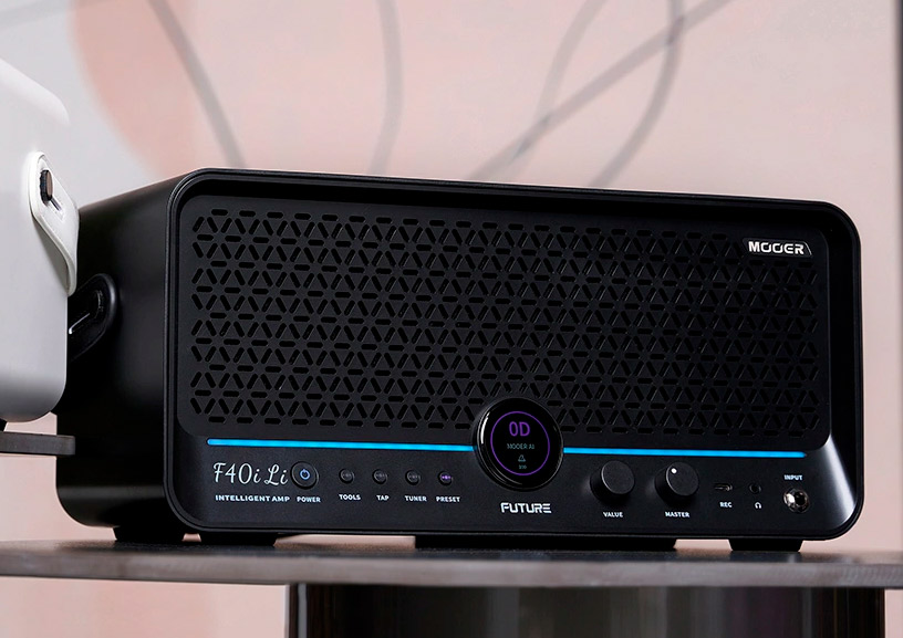 Mooer F40i Li Amp Multiuso - Preto--